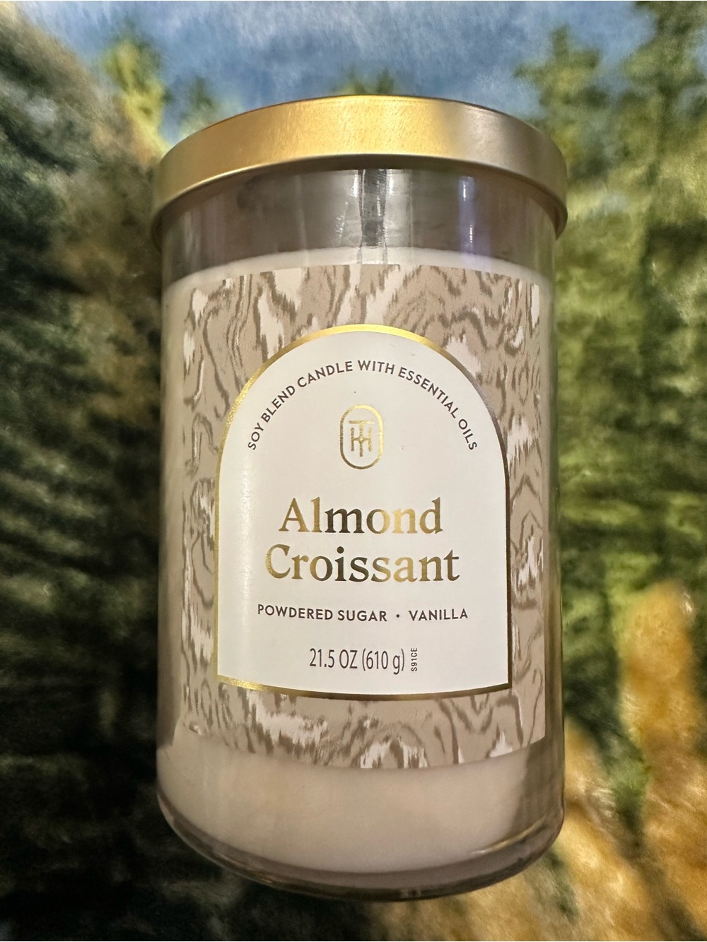 Almond Croissant Scented Candle - Cream Jar with Gold Lid